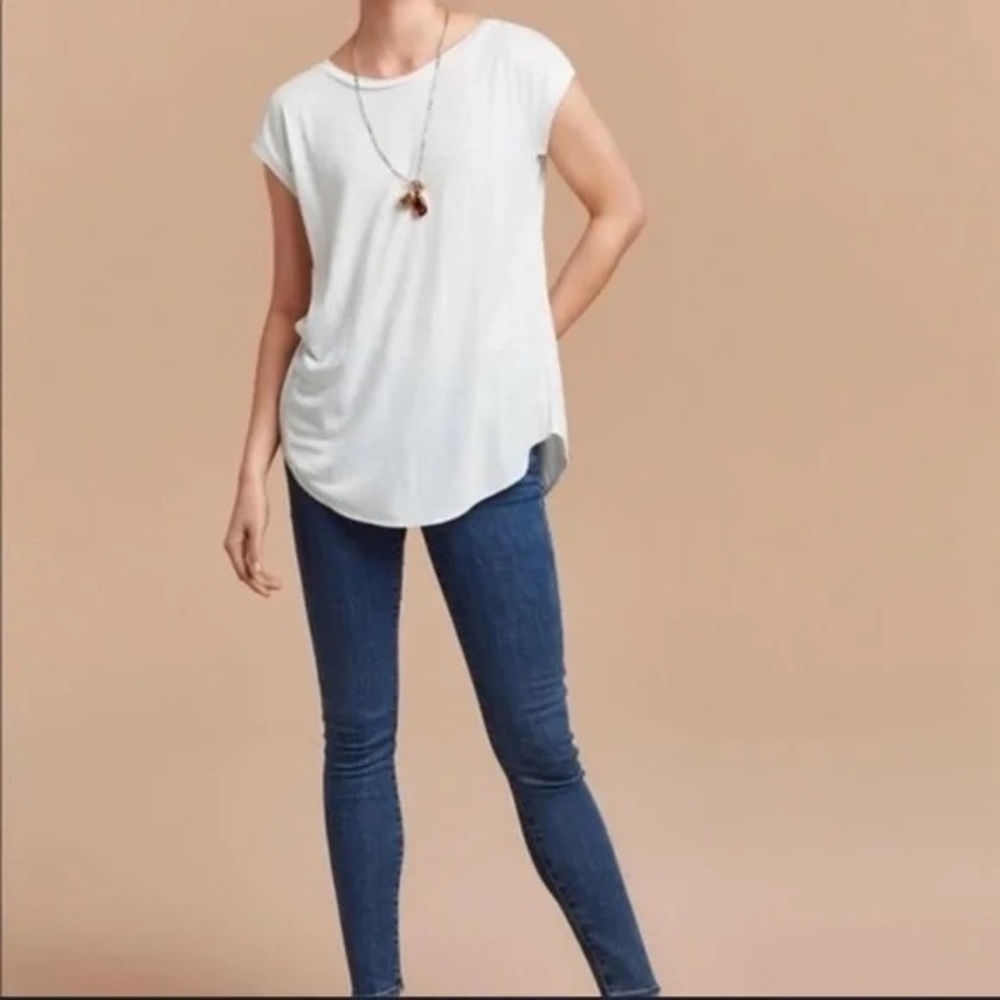 Aritzia Wilfred Top Anvers Split Back Short Sleeve T-Shirt in White Size Small